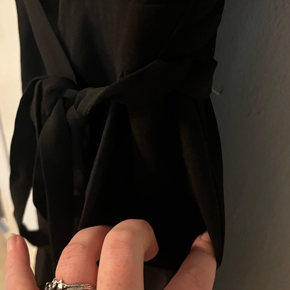 cue Plunging V Neck Sleeveless Babydoll with Pockets - Picture 6 of 14